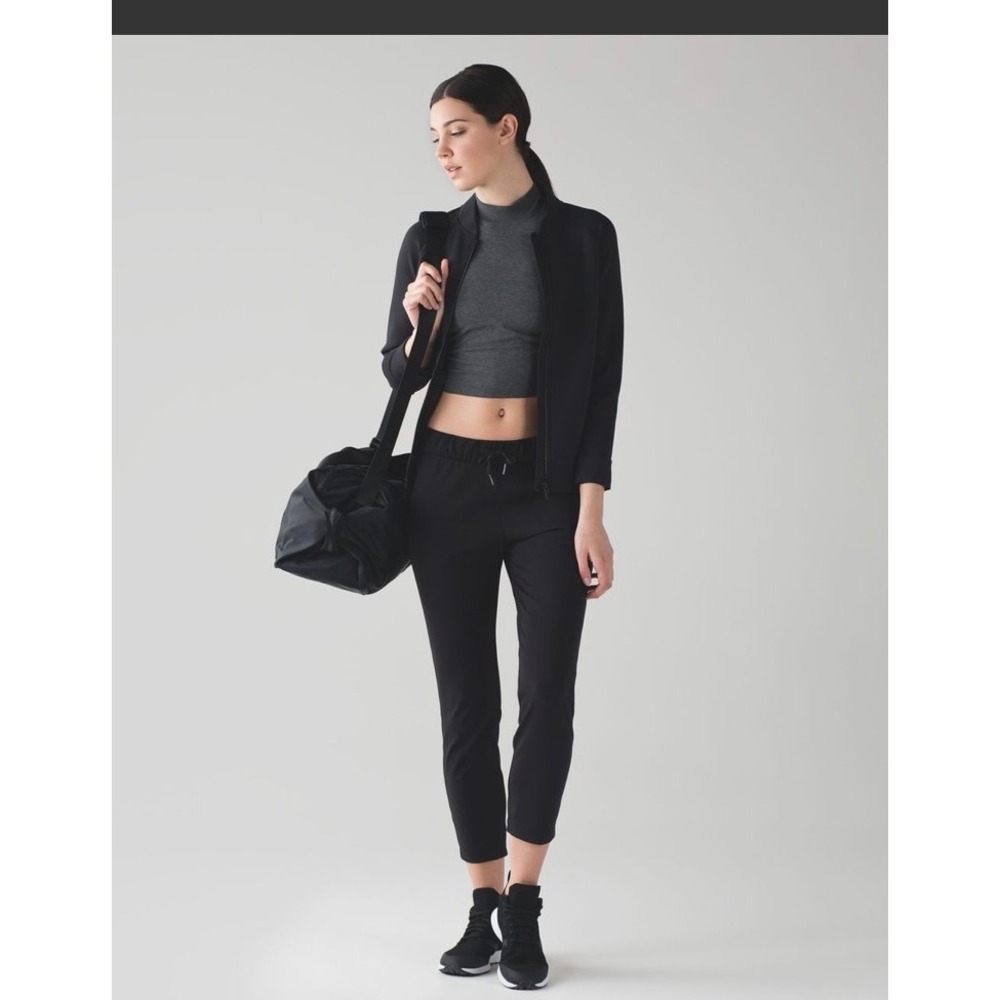 Lululemon On The Fly Pant *28" 7/8 Crop Pant Black Luxtreme Jogger W5ALWS Size 4